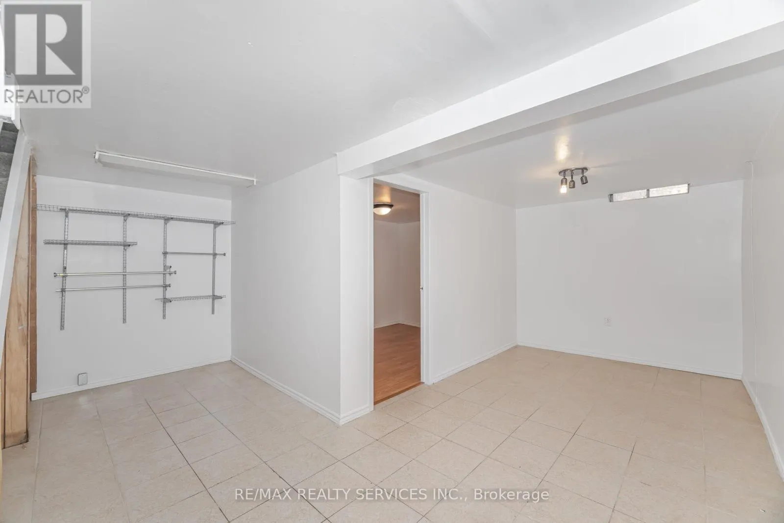 20 GREENHILLS SQUARE