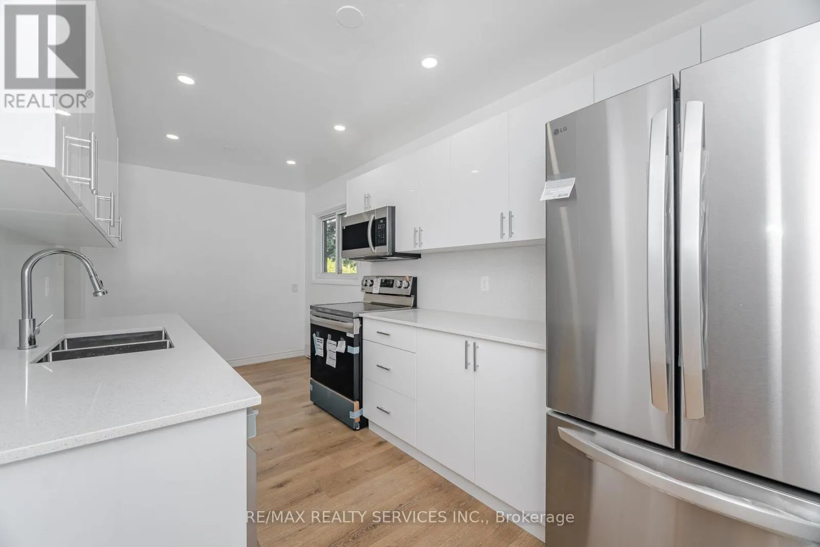 20 GREENHILLS SQUARE