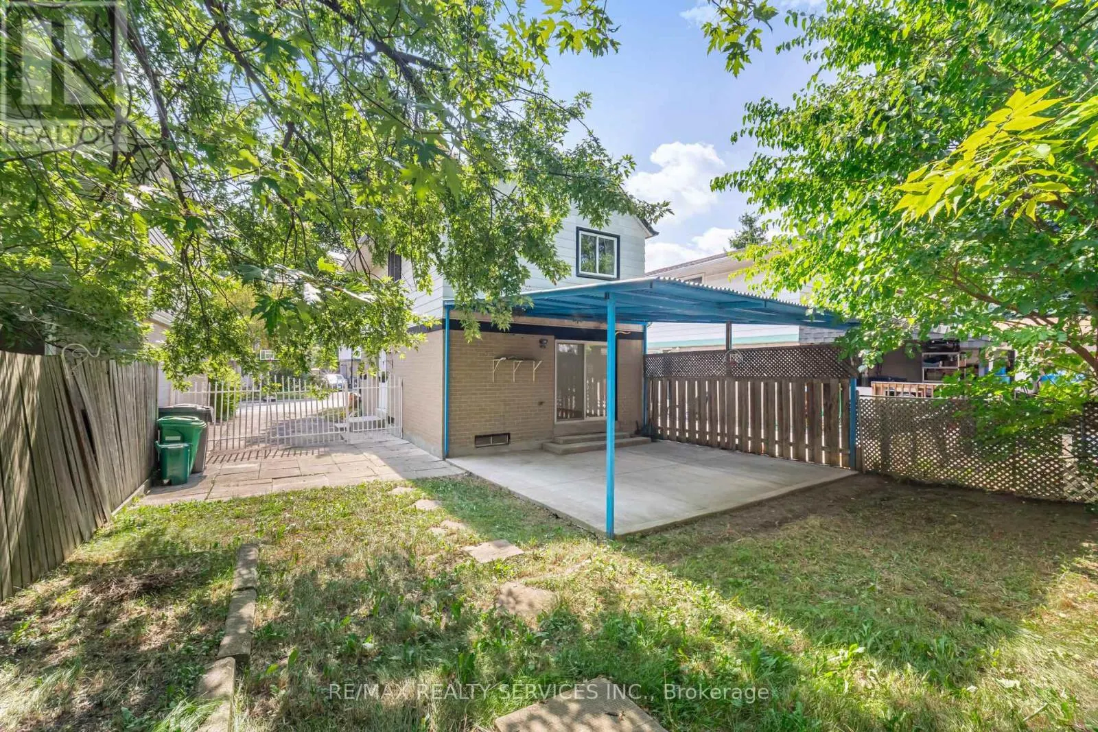 20 GREENHILLS SQUARE