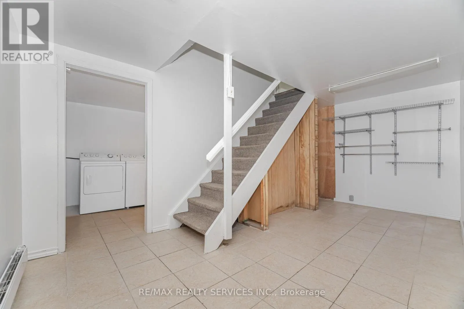 20 GREENHILLS SQUARE