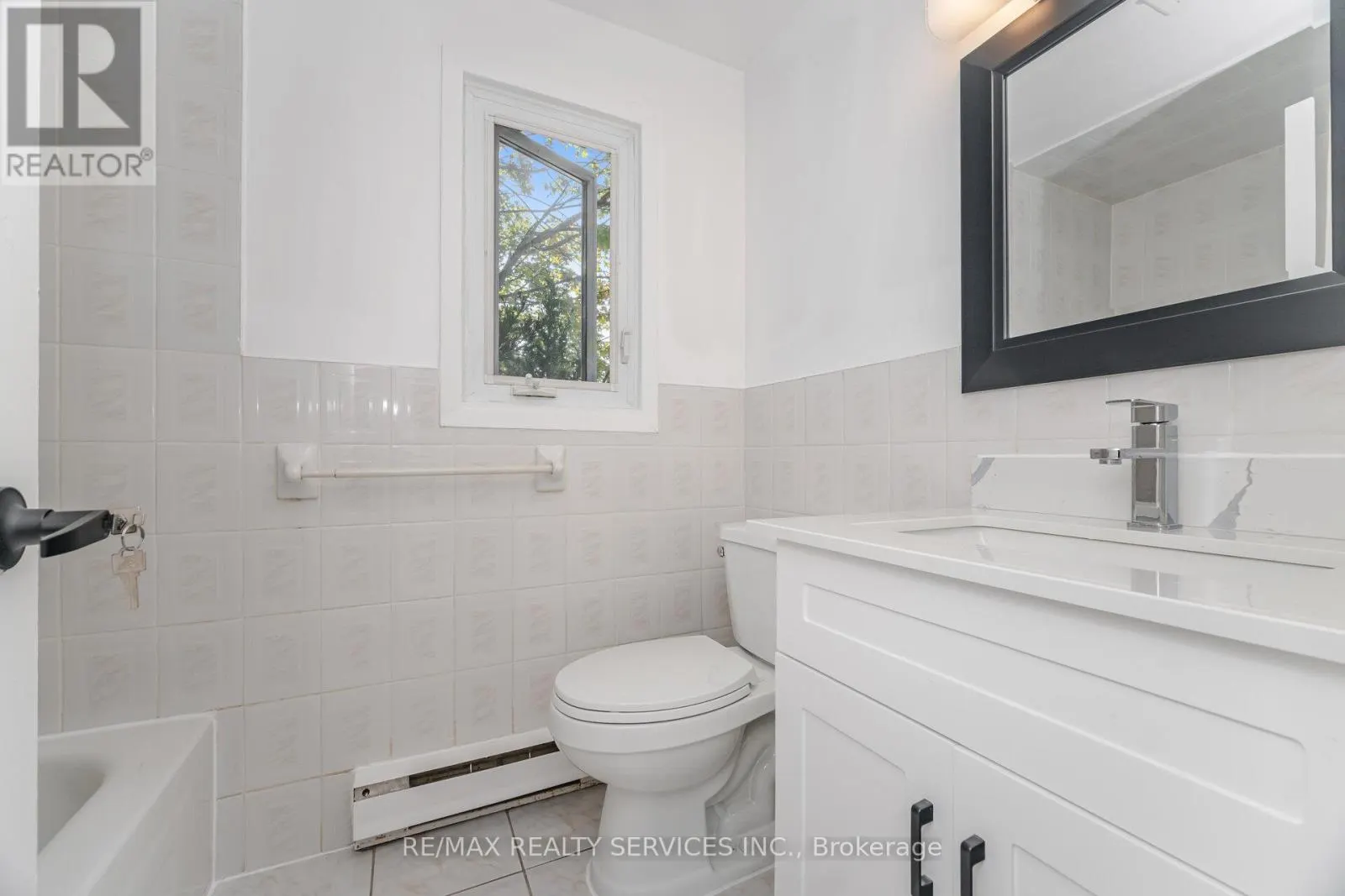 20 GREENHILLS SQUARE