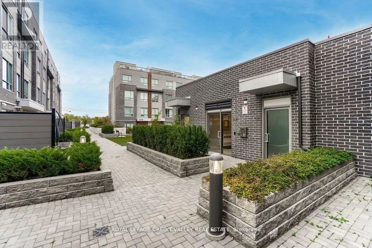 09 - 670 ATWATER AVENUE