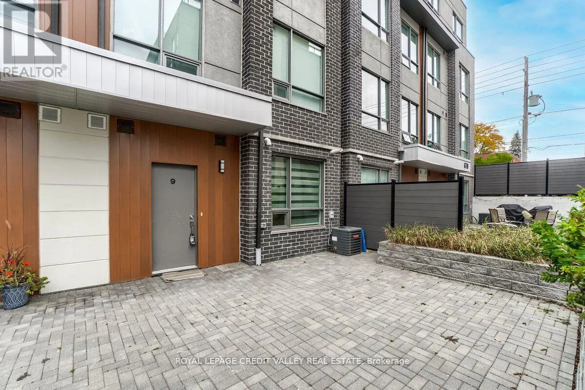 09 - 670 ATWATER AVENUE