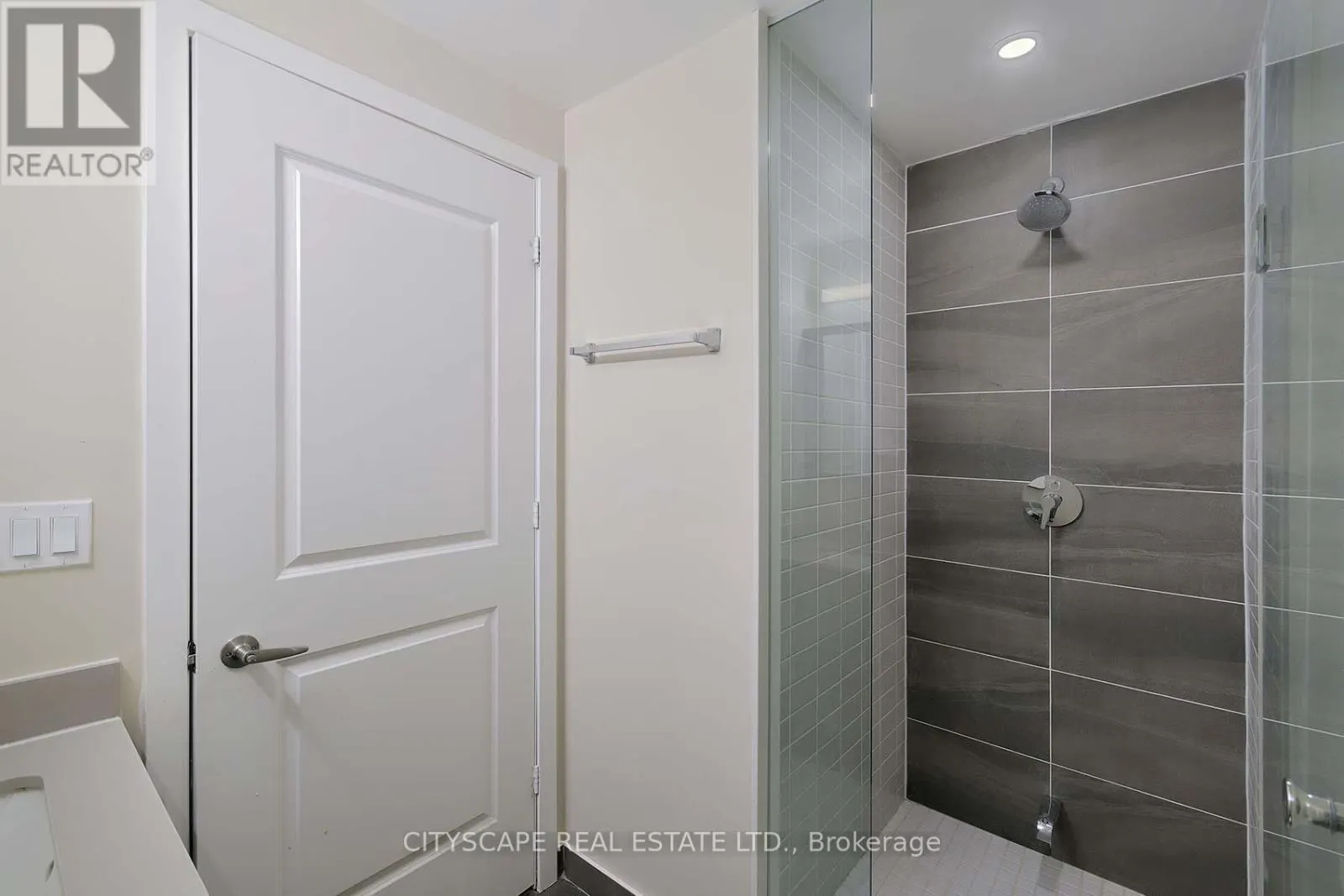 1804 - 4655 METCALFE AVENUE