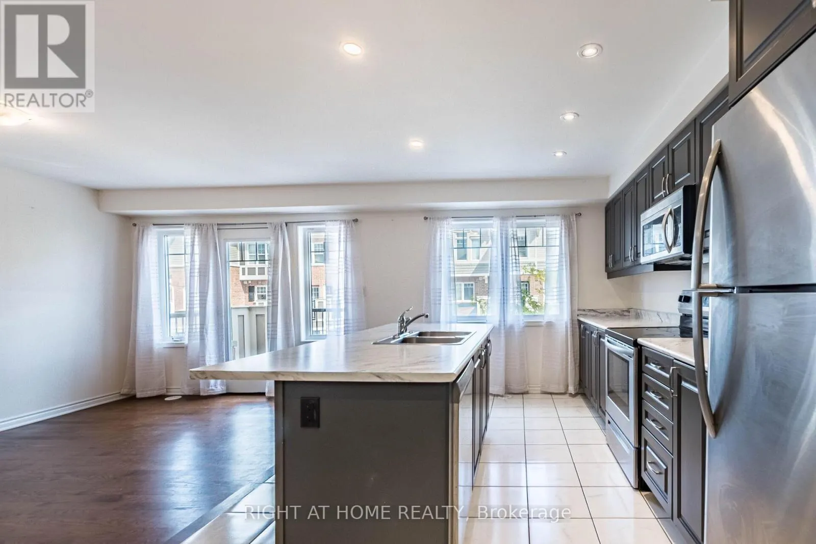 98 - 1000 ASLETON BOULEVARD