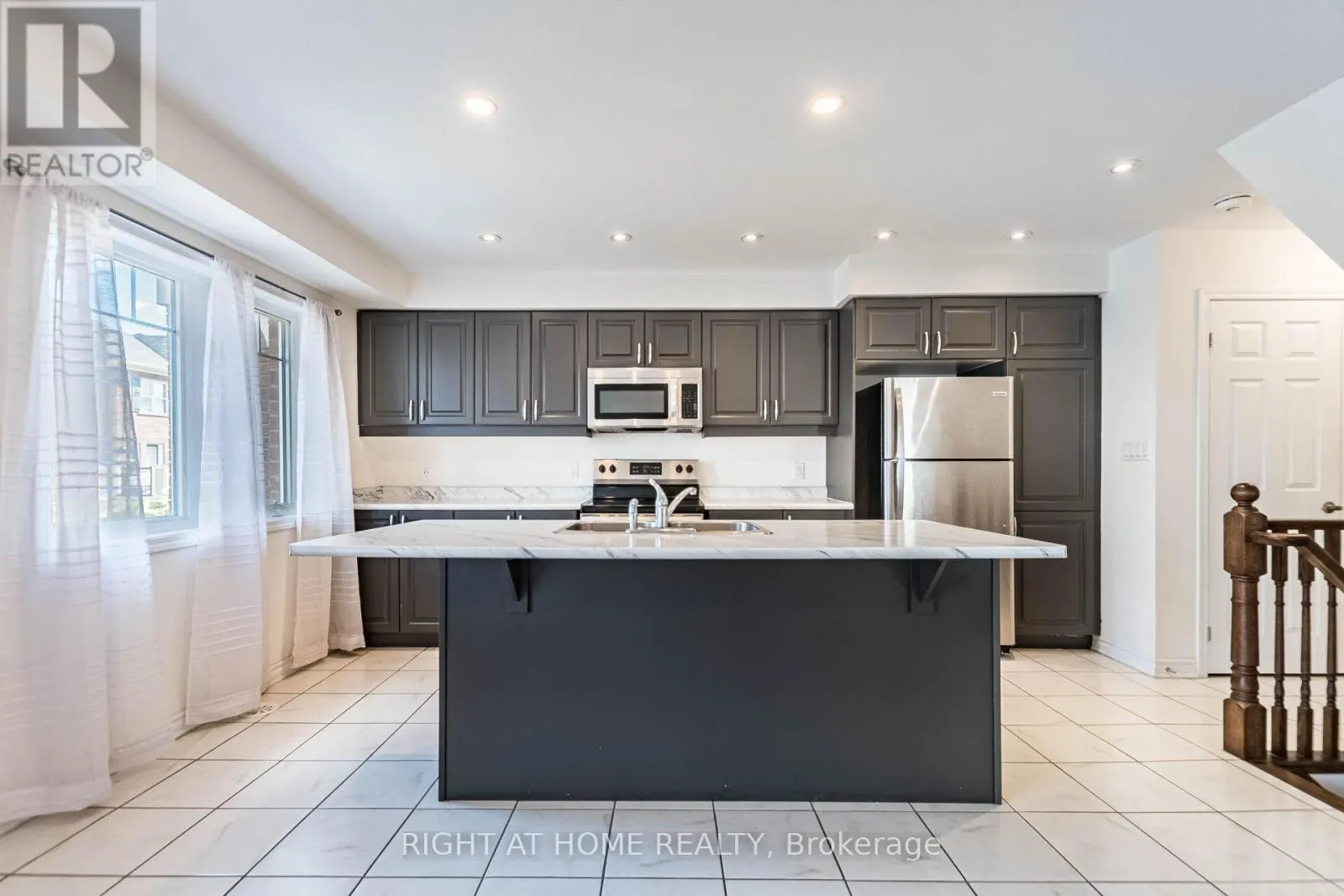 98 - 1000 ASLETON BOULEVARD