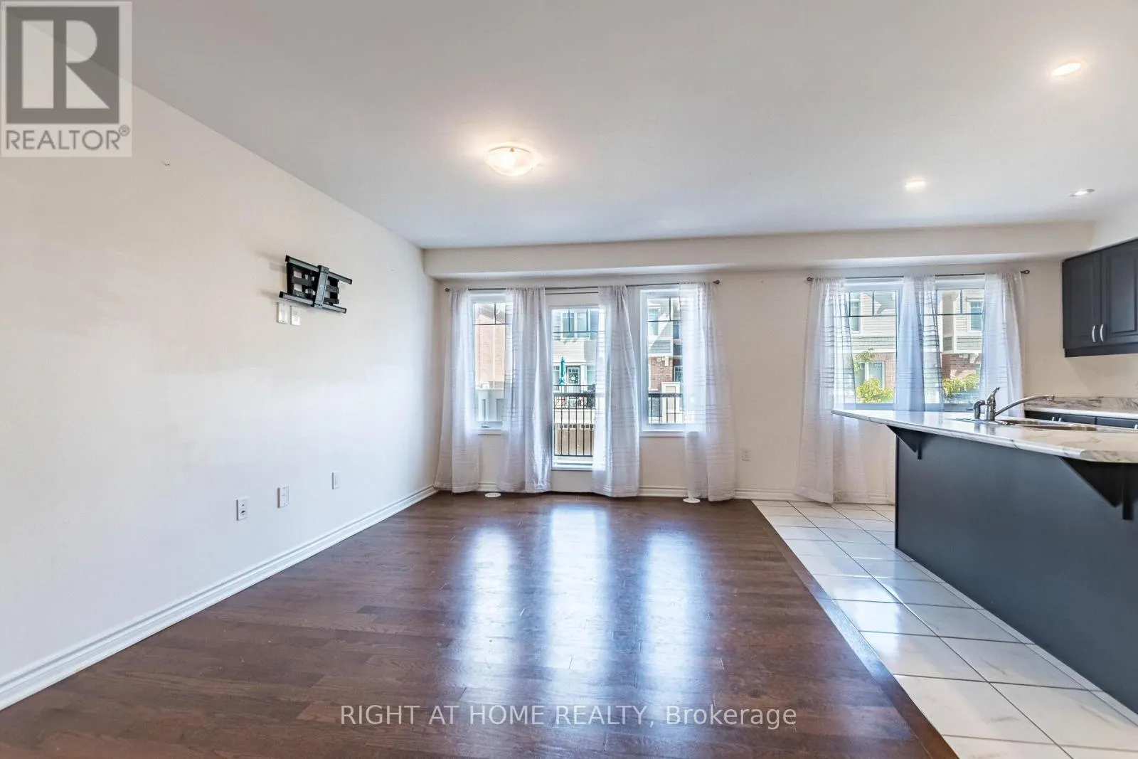 98 - 1000 ASLETON BOULEVARD