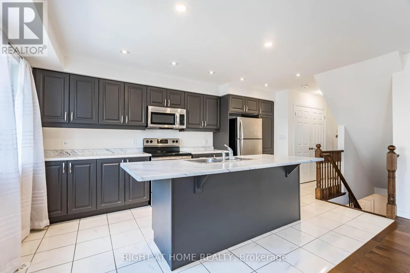 98 - 1000 ASLETON BOULEVARD