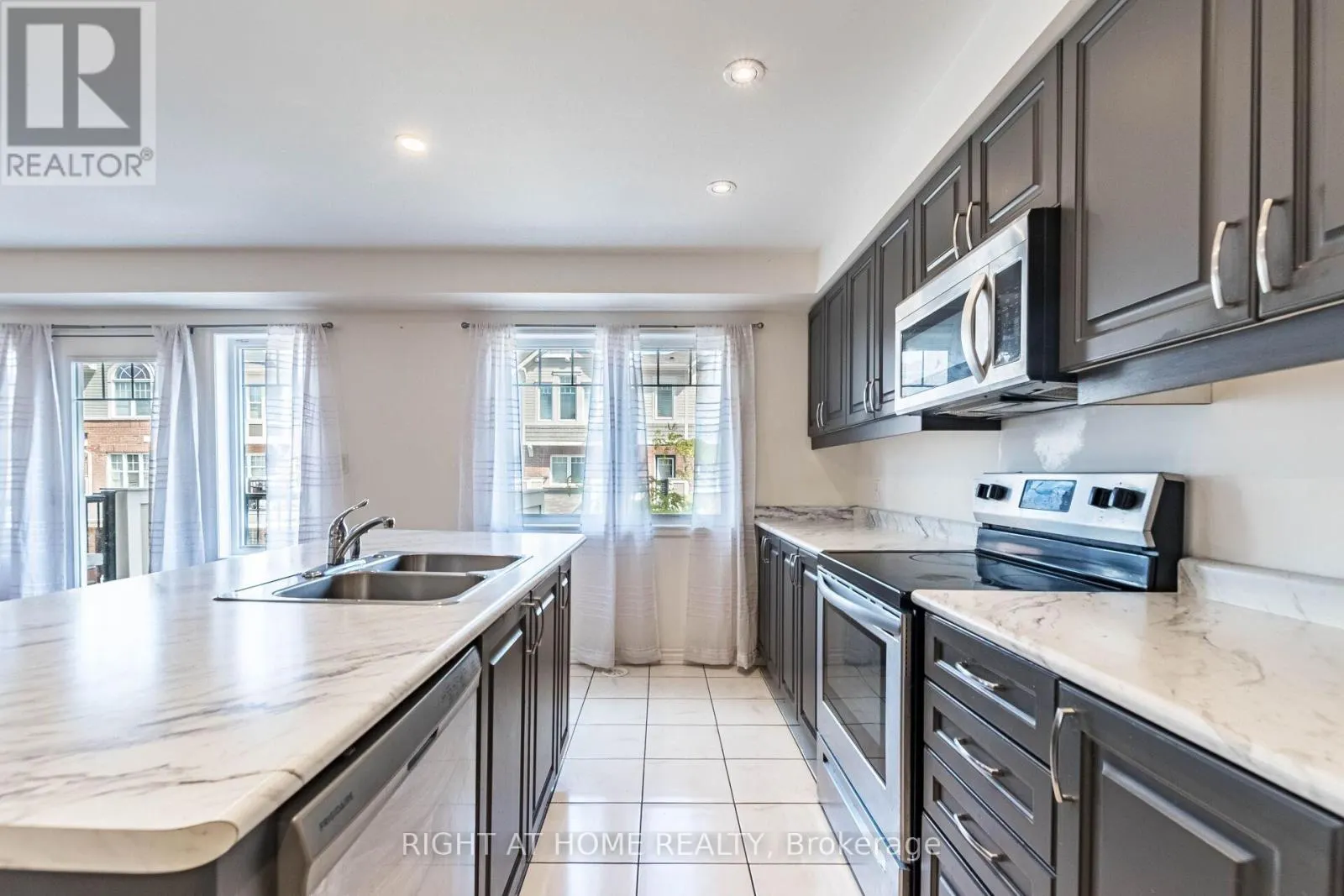 98 - 1000 ASLETON BOULEVARD