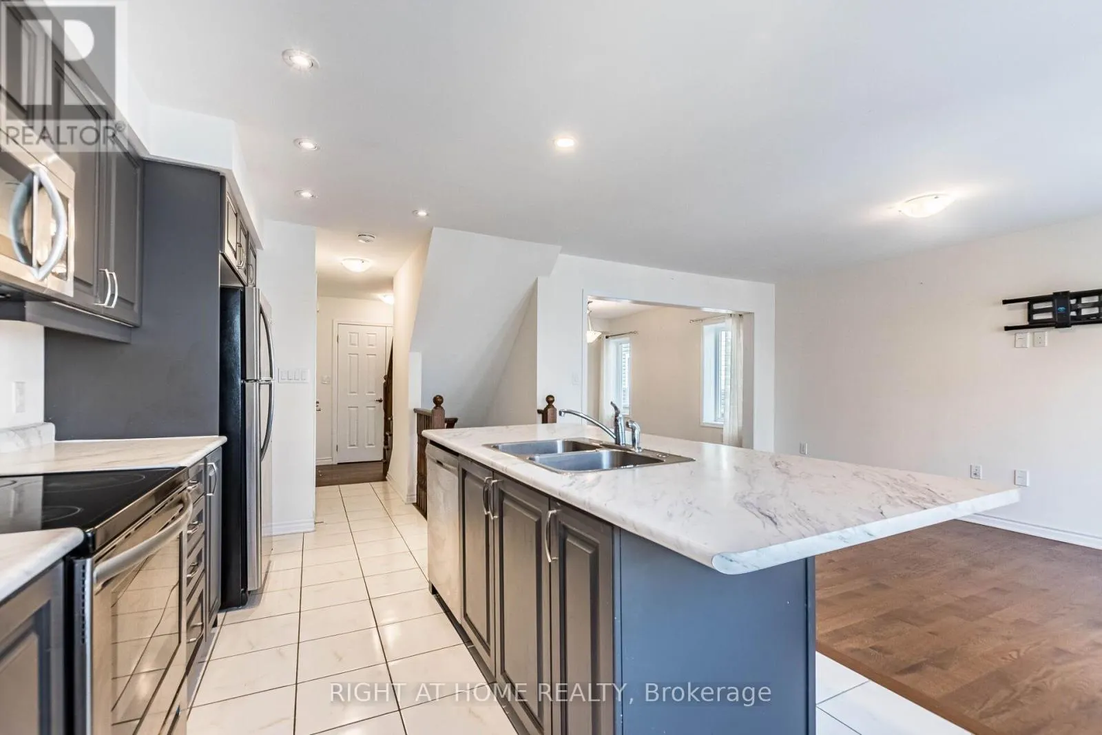 98 - 1000 ASLETON BOULEVARD