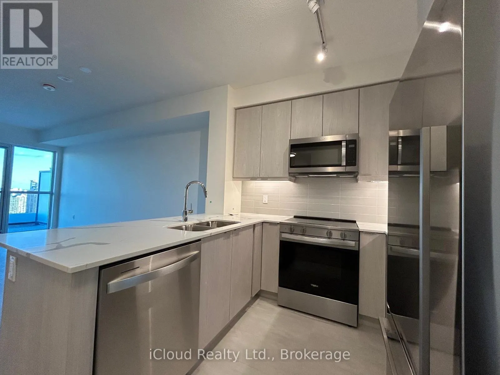 2002 - 15 WATERGARDEN DRIVE