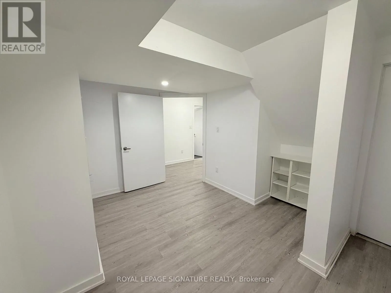 LOWER - 38 BURNHAMTHORPE ROAD W