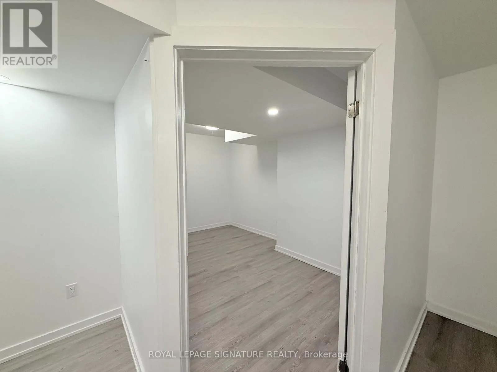 LOWER - 38 BURNHAMTHORPE ROAD W