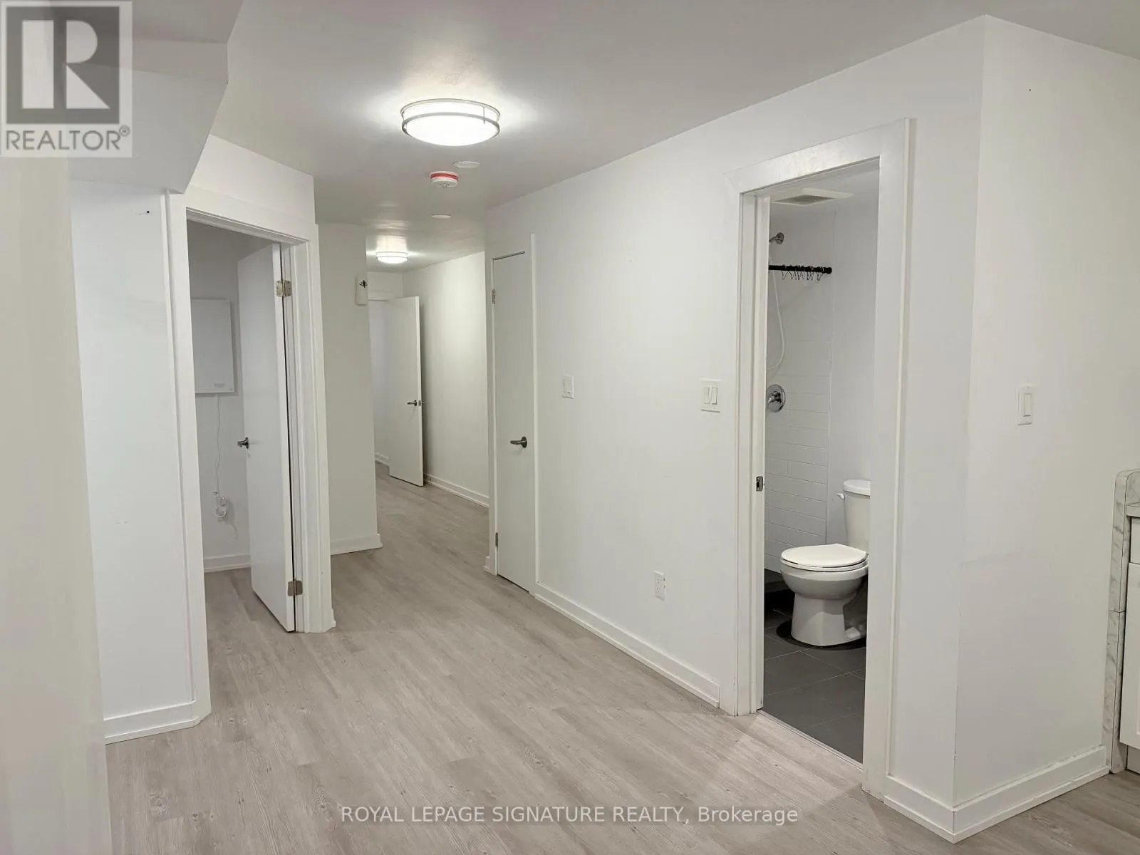 LOWER - 38 BURNHAMTHORPE ROAD W