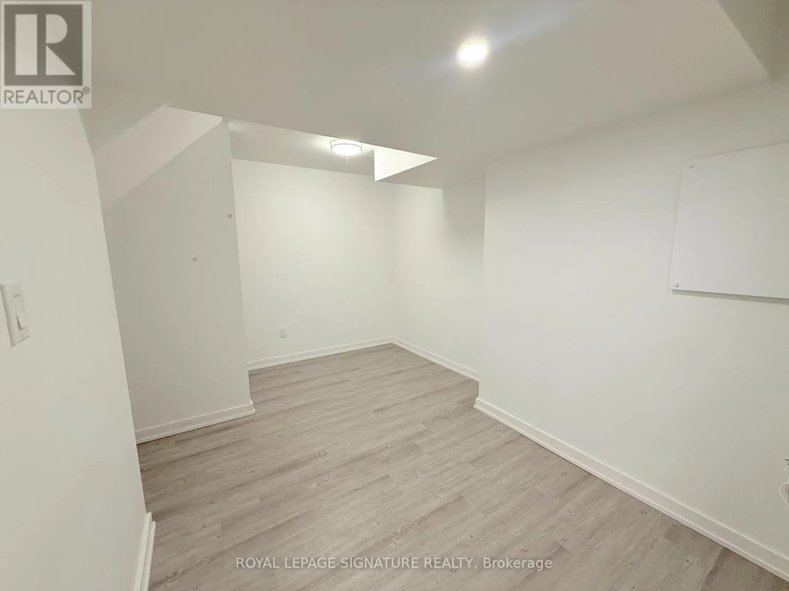 LOWER - 38 BURNHAMTHORPE ROAD W