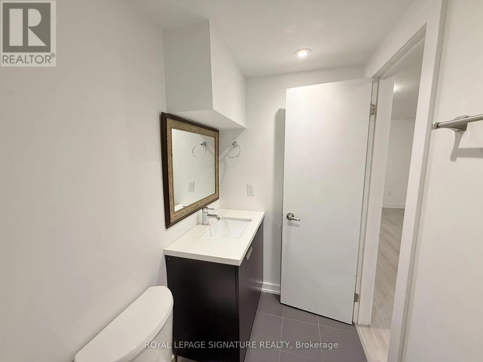 LOWER - 38 BURNHAMTHORPE ROAD W