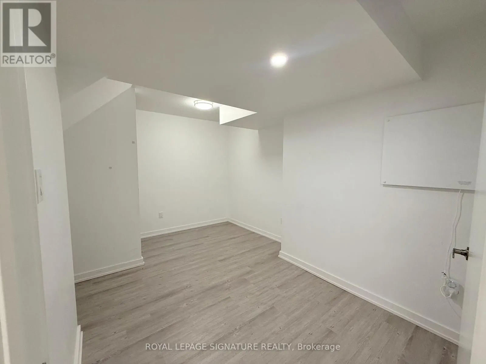 LOWER - 38 BURNHAMTHORPE ROAD W