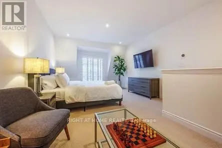 70 - 290 ROYALTON COMMON