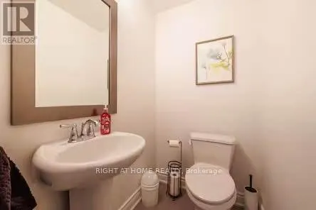 70 - 290 ROYALTON COMMON