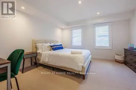 70 - 290 ROYALTON COMMON