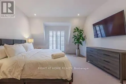 70 - 290 ROYALTON COMMON