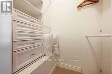 70 - 290 ROYALTON COMMON