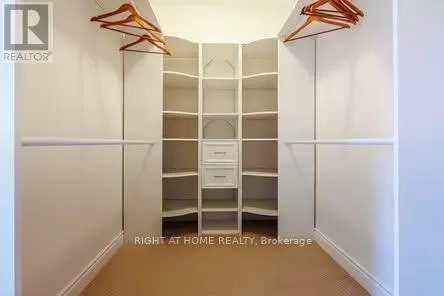 70 - 290 ROYALTON COMMON