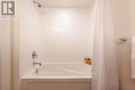 70 - 290 ROYALTON COMMON