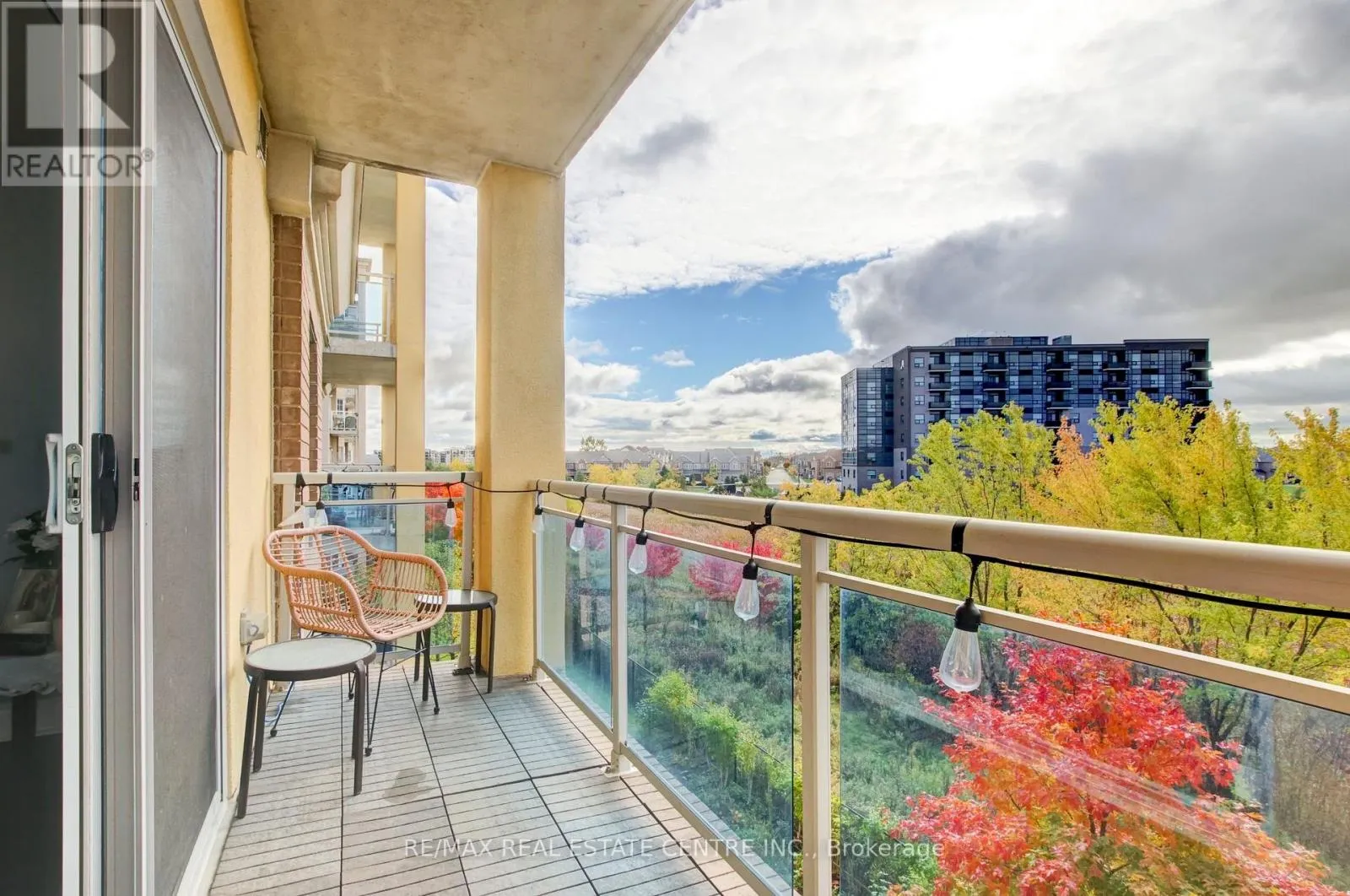 305 - 1419 COSTIGAN ROAD