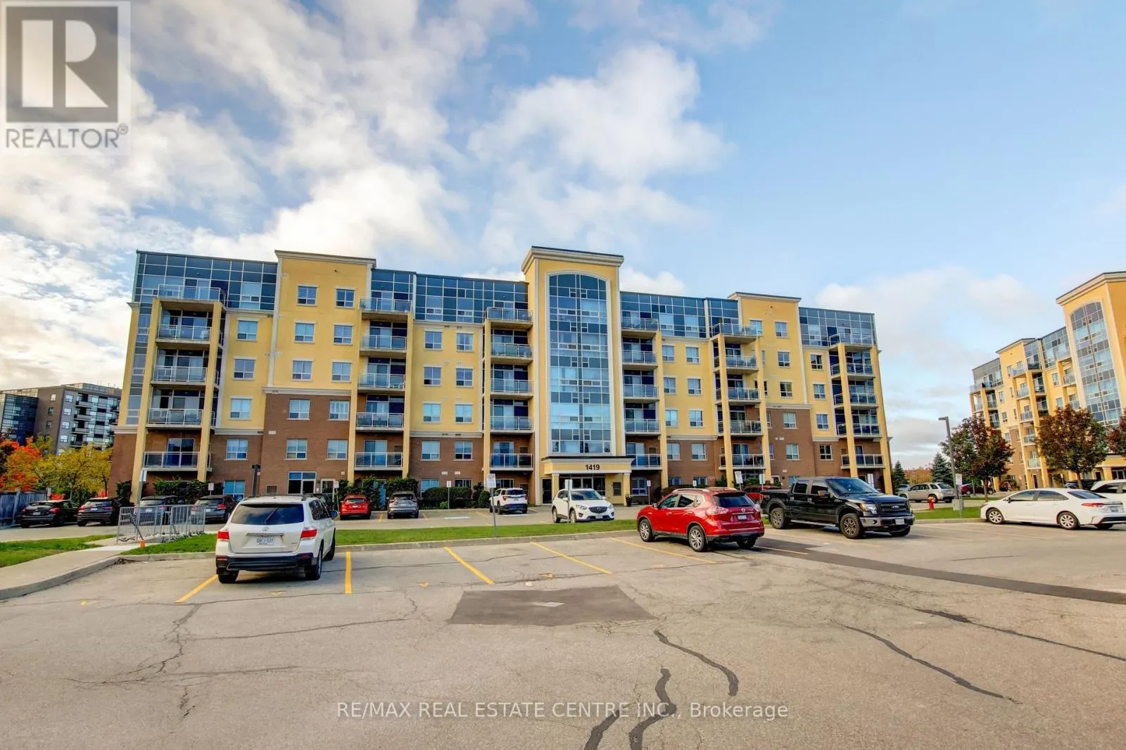 305 - 1419 COSTIGAN ROAD