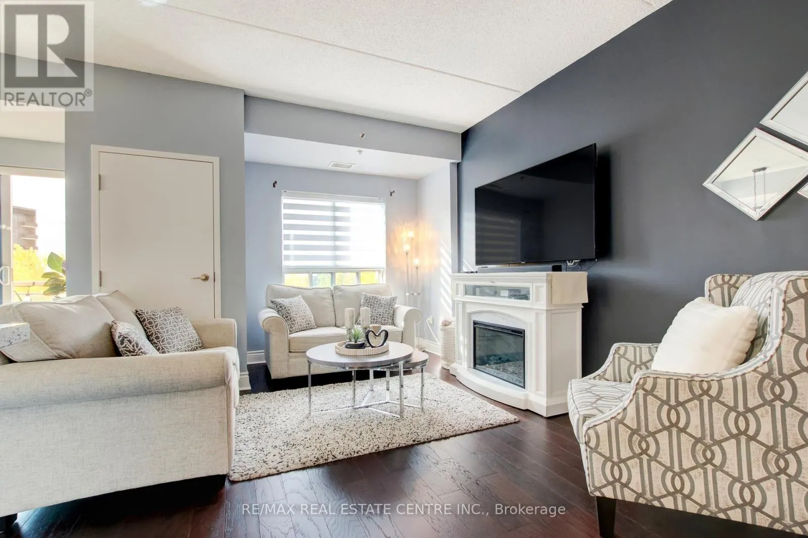 305 - 1419 COSTIGAN ROAD