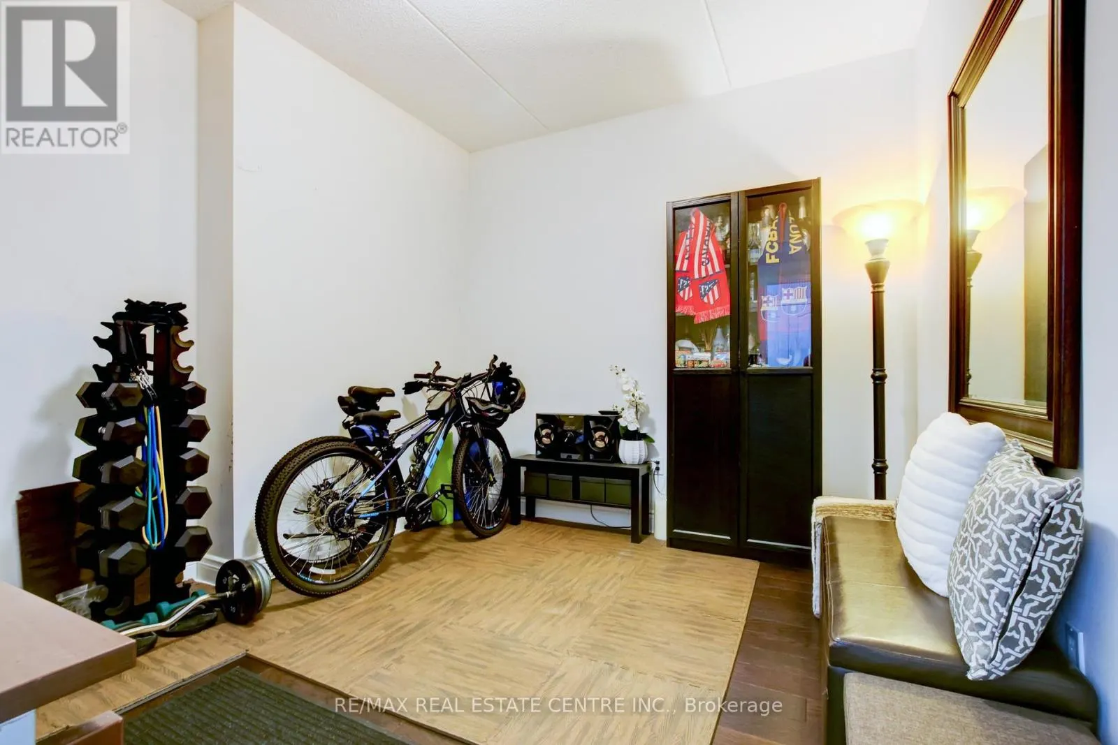 305 - 1419 COSTIGAN ROAD