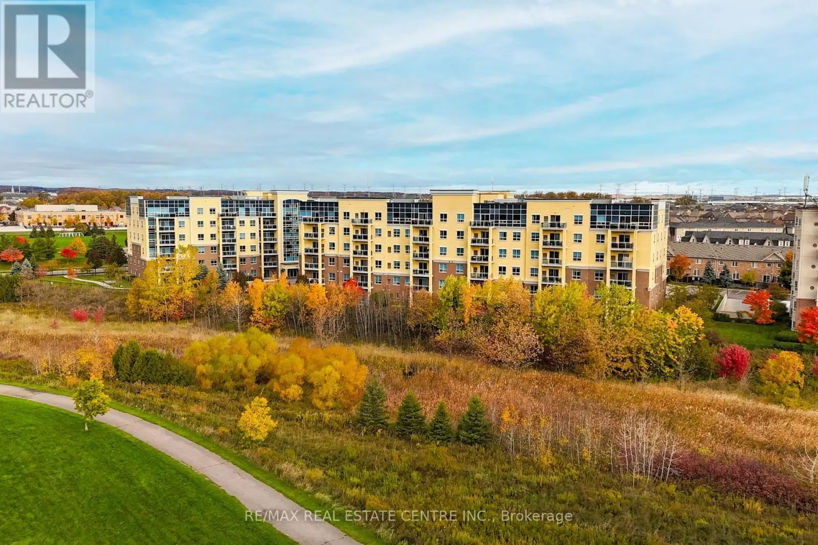 305 - 1419 COSTIGAN ROAD