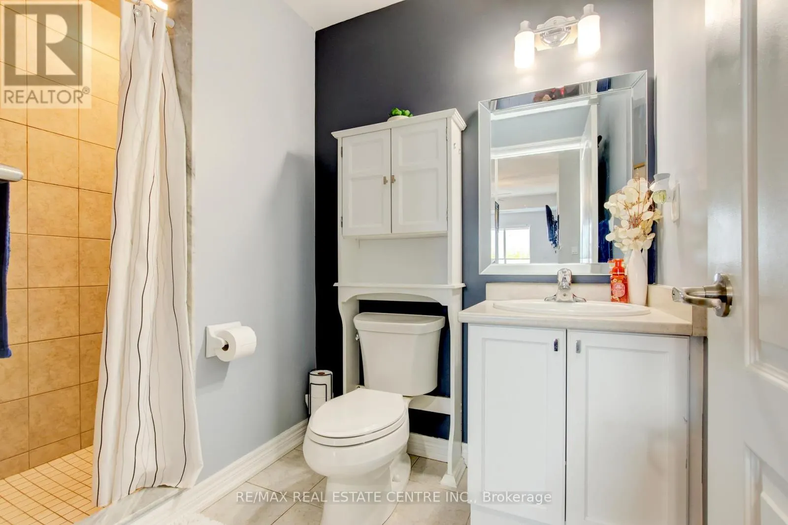 305 - 1419 COSTIGAN ROAD