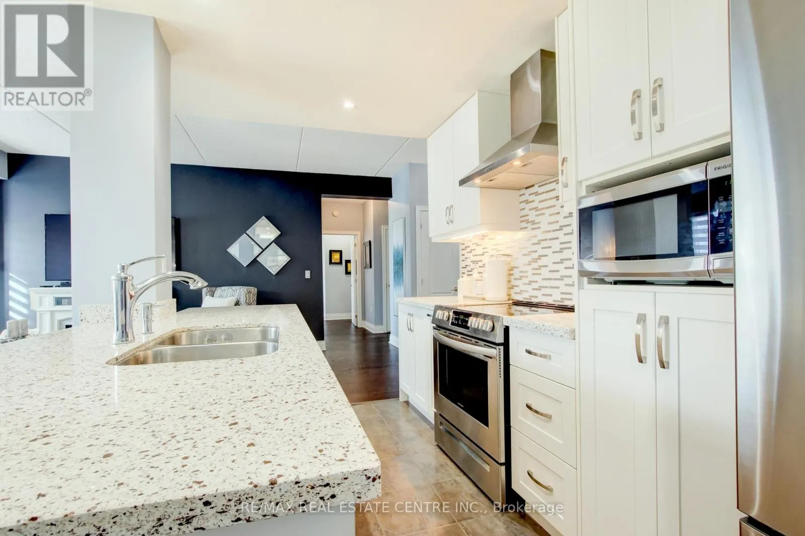 305 - 1419 COSTIGAN ROAD