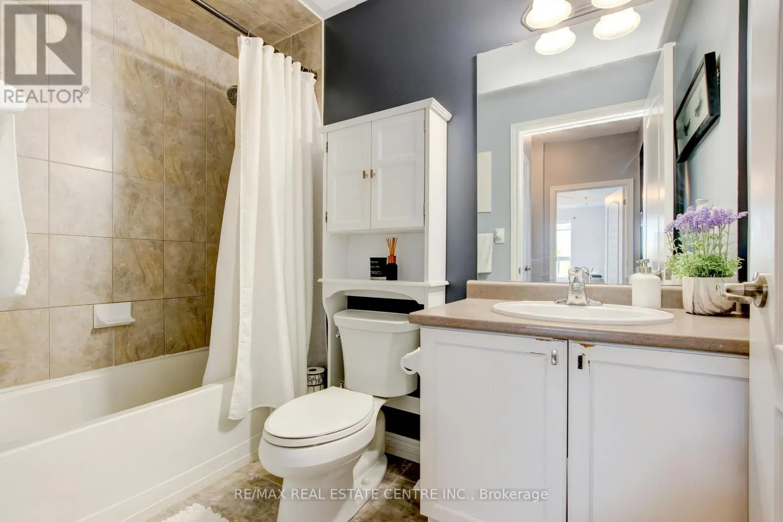 305 - 1419 COSTIGAN ROAD