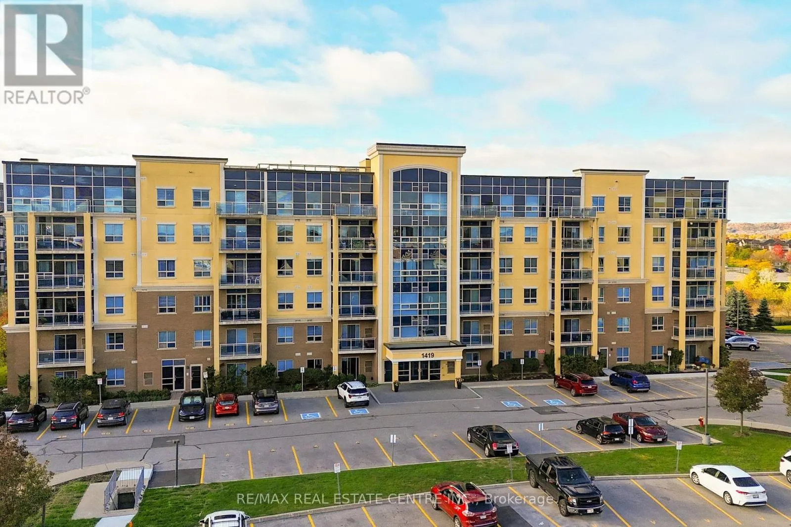 305 - 1419 COSTIGAN ROAD