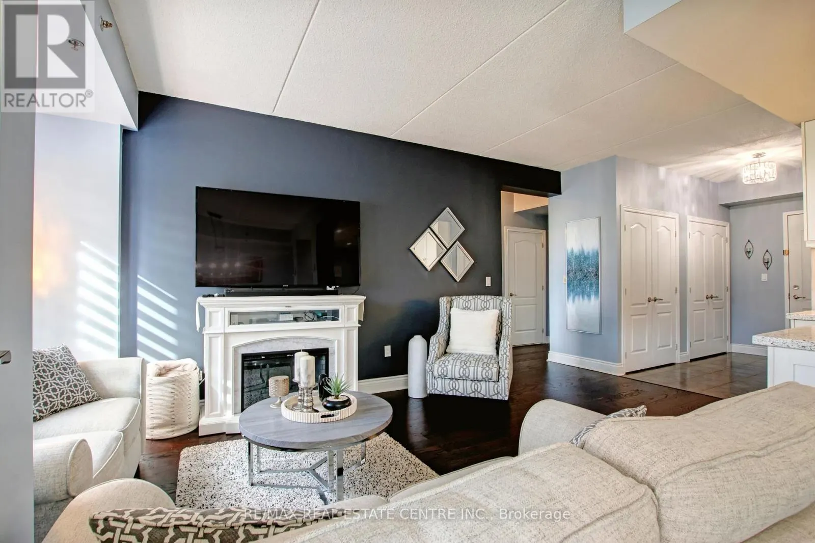 305 - 1419 COSTIGAN ROAD