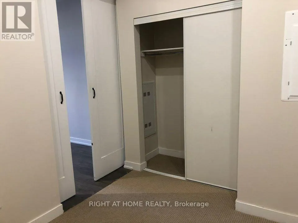 116 - 4040 UPPER MIDDLE ROAD