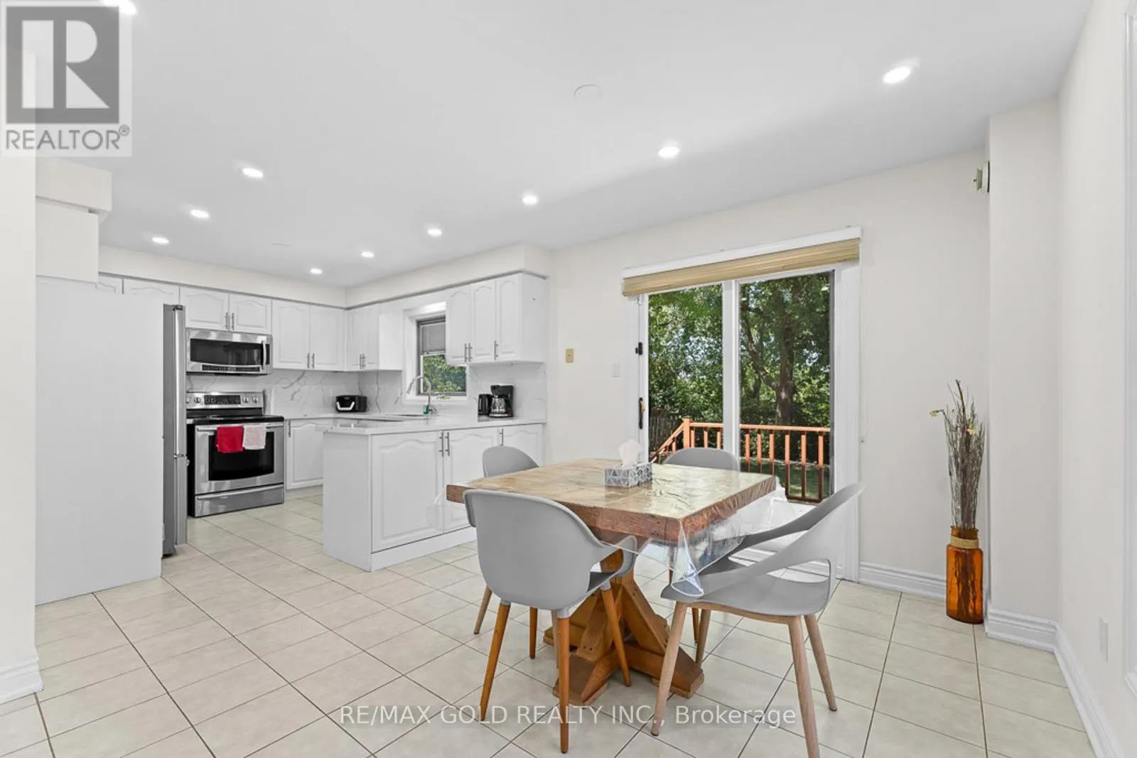 20 MOUNTAINBERRY ROAD