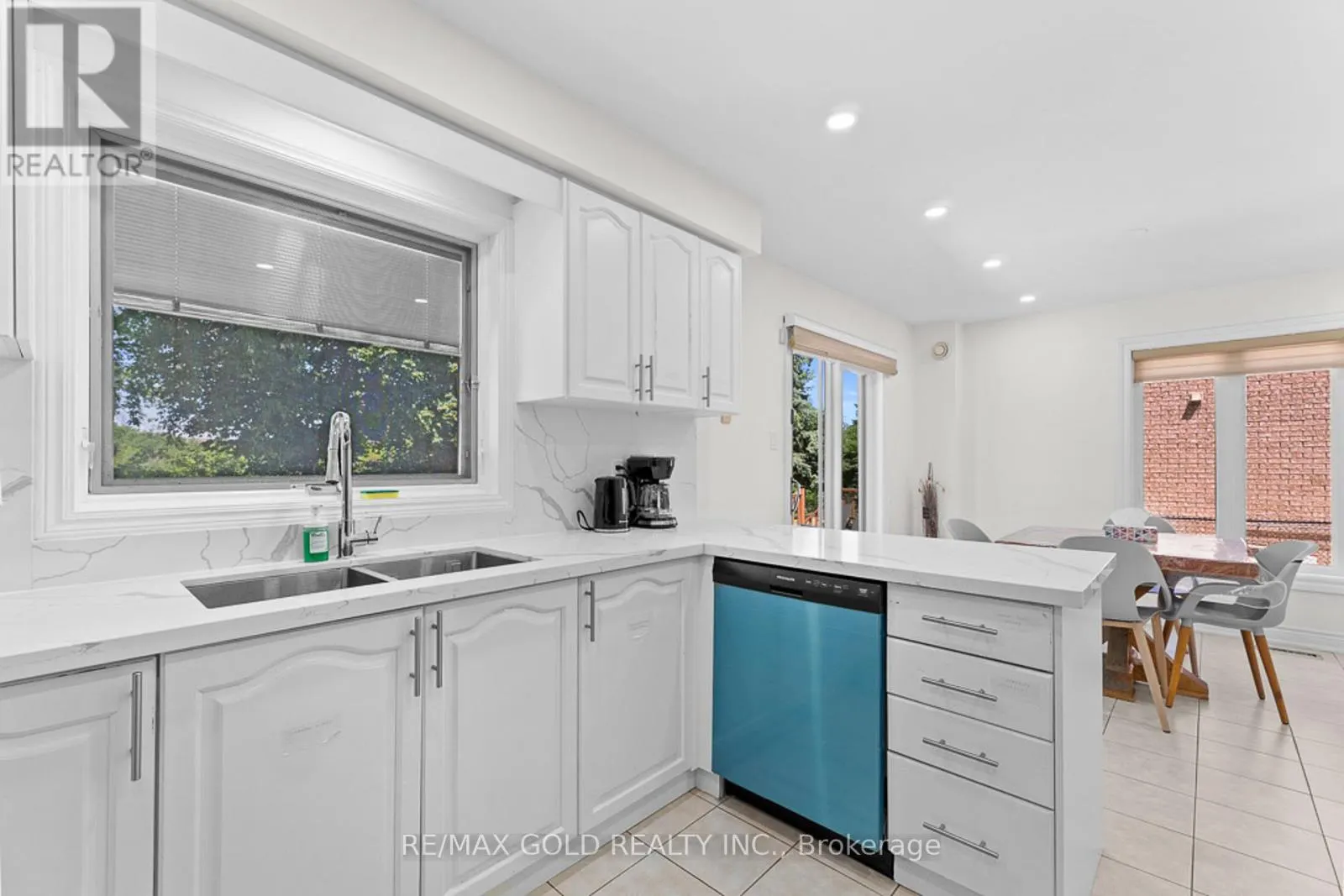 20 MOUNTAINBERRY ROAD