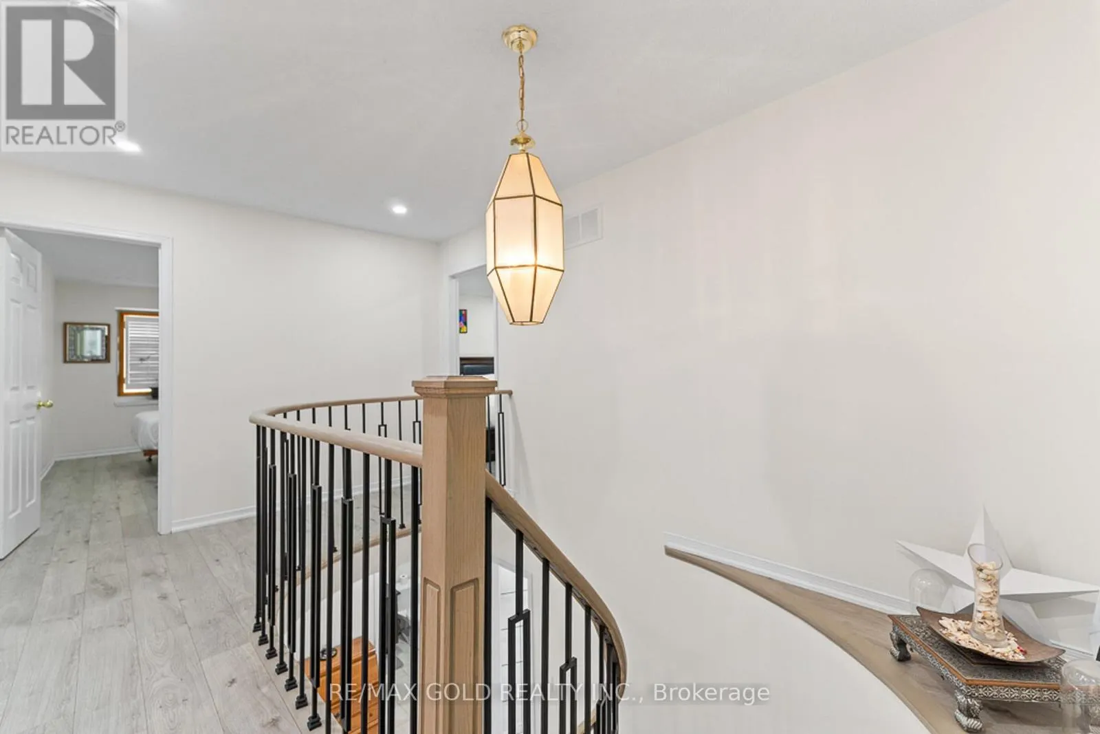 20 MOUNTAINBERRY ROAD