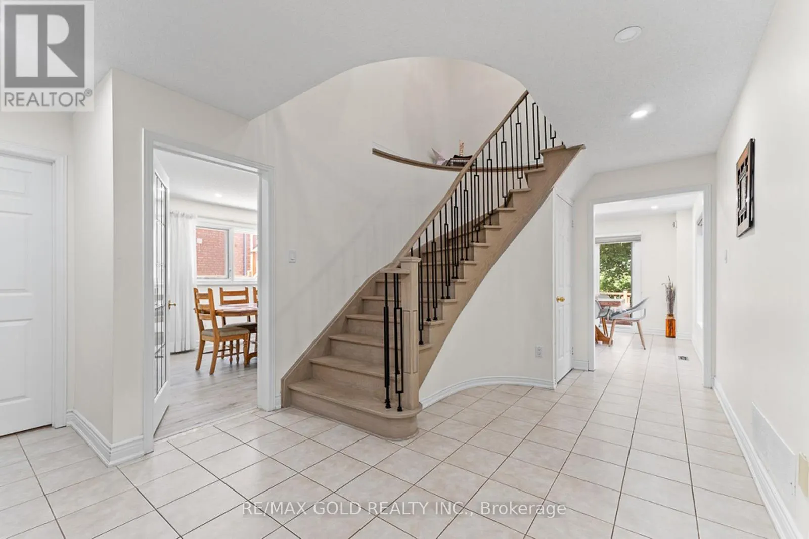 20 MOUNTAINBERRY ROAD