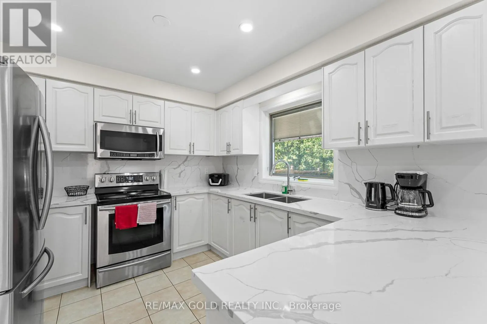 20 MOUNTAINBERRY ROAD