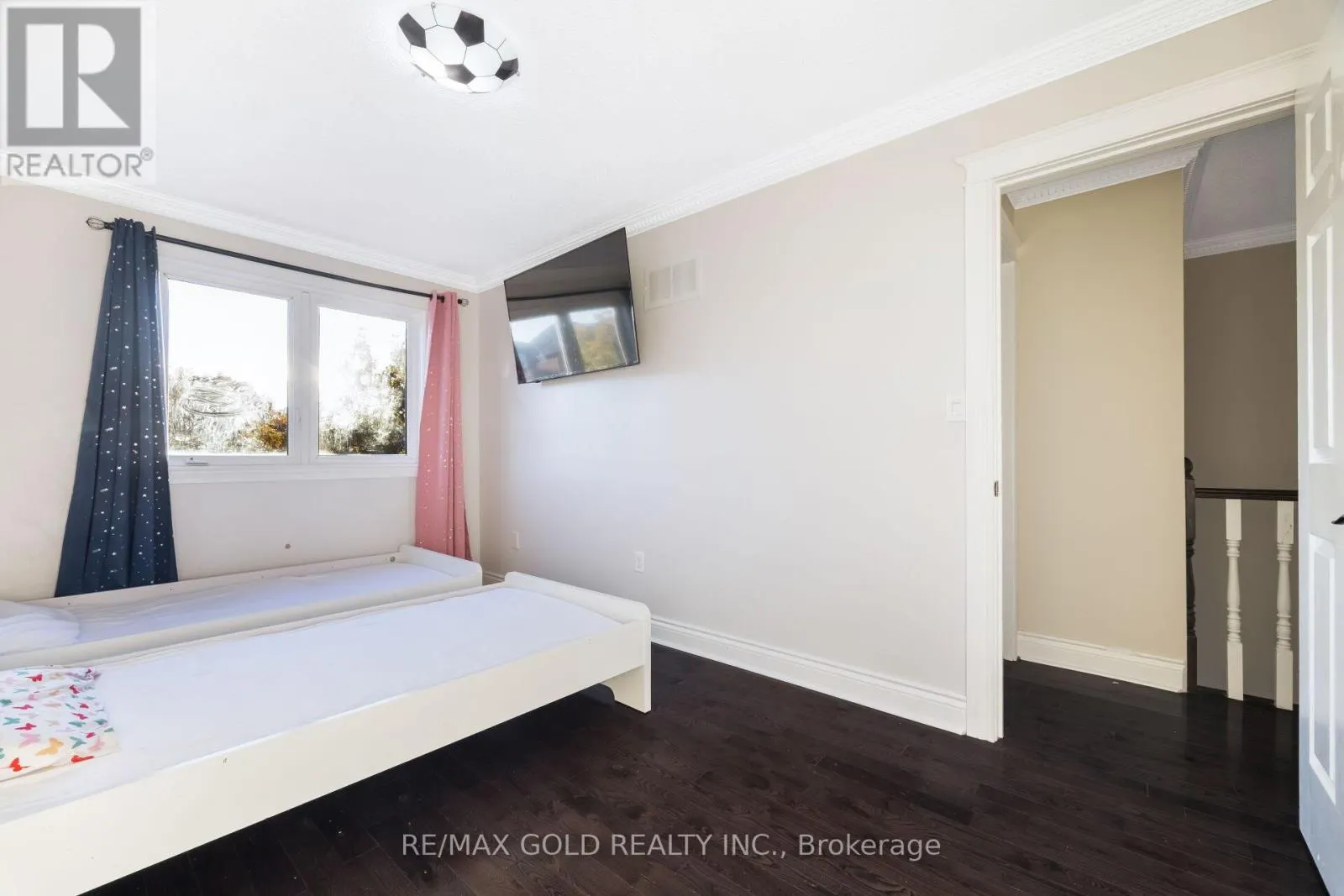 63 MOUNT FUJI CRESCENT