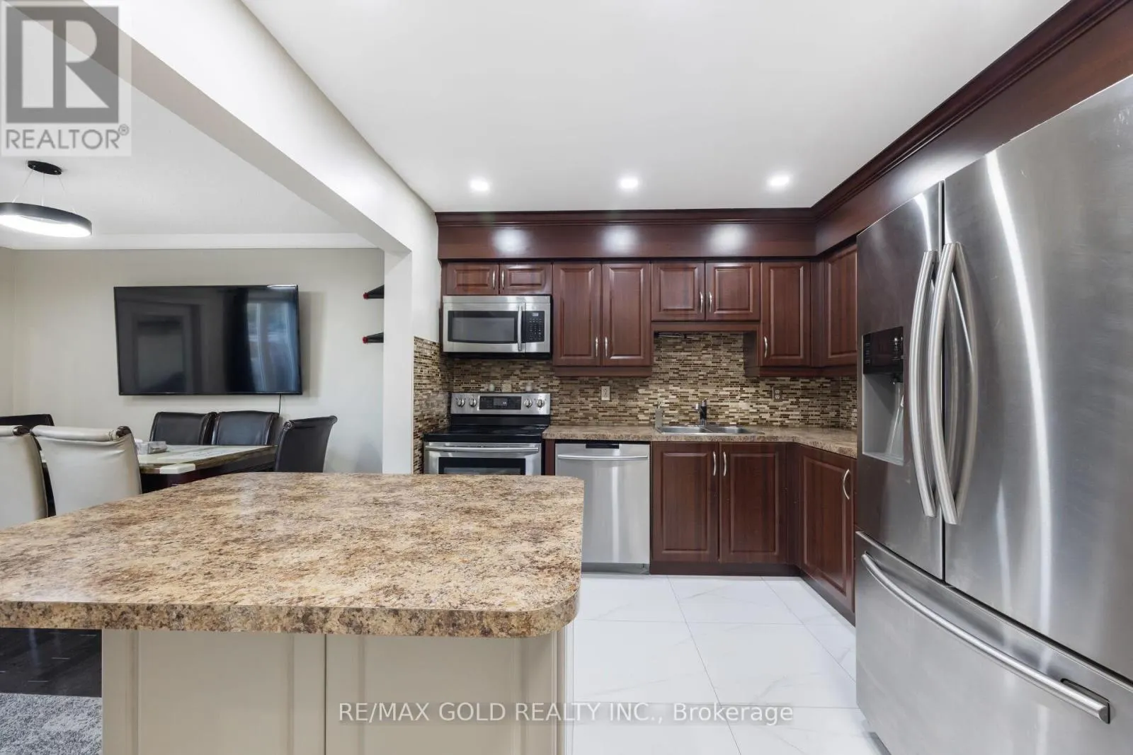 63 MOUNT FUJI CRESCENT