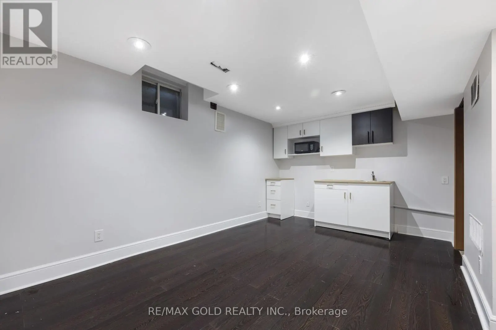 63 MOUNT FUJI CRESCENT