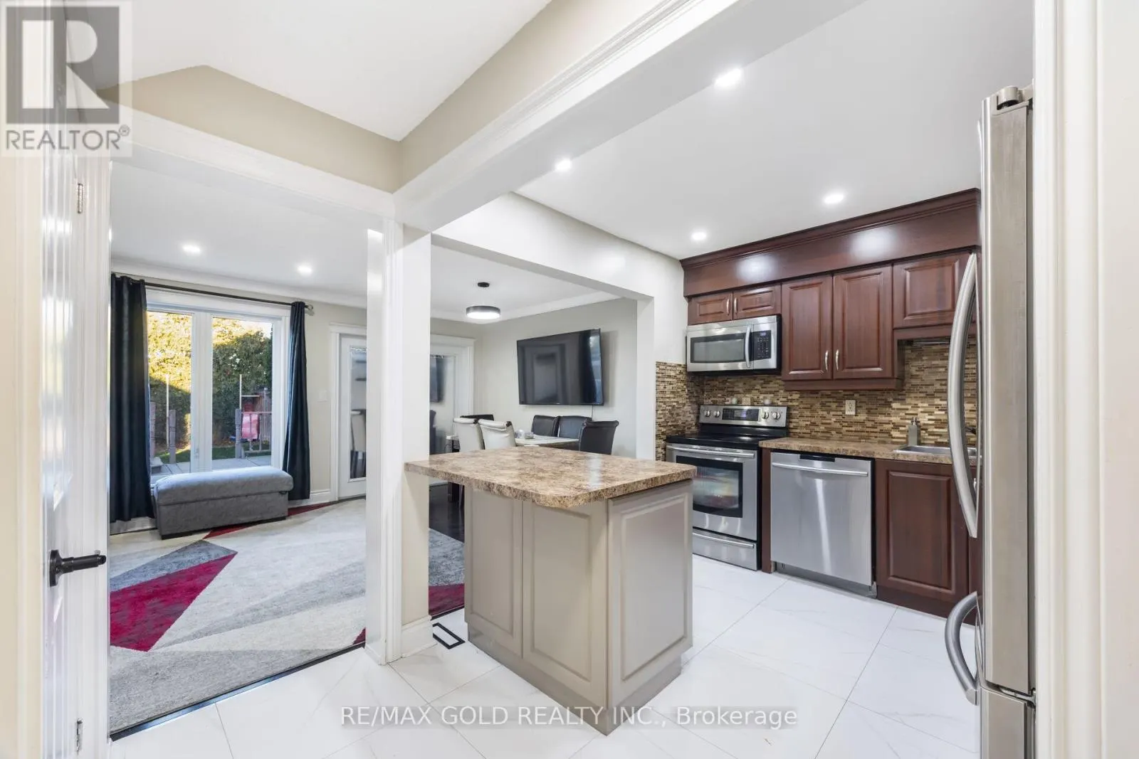 63 MOUNT FUJI CRESCENT