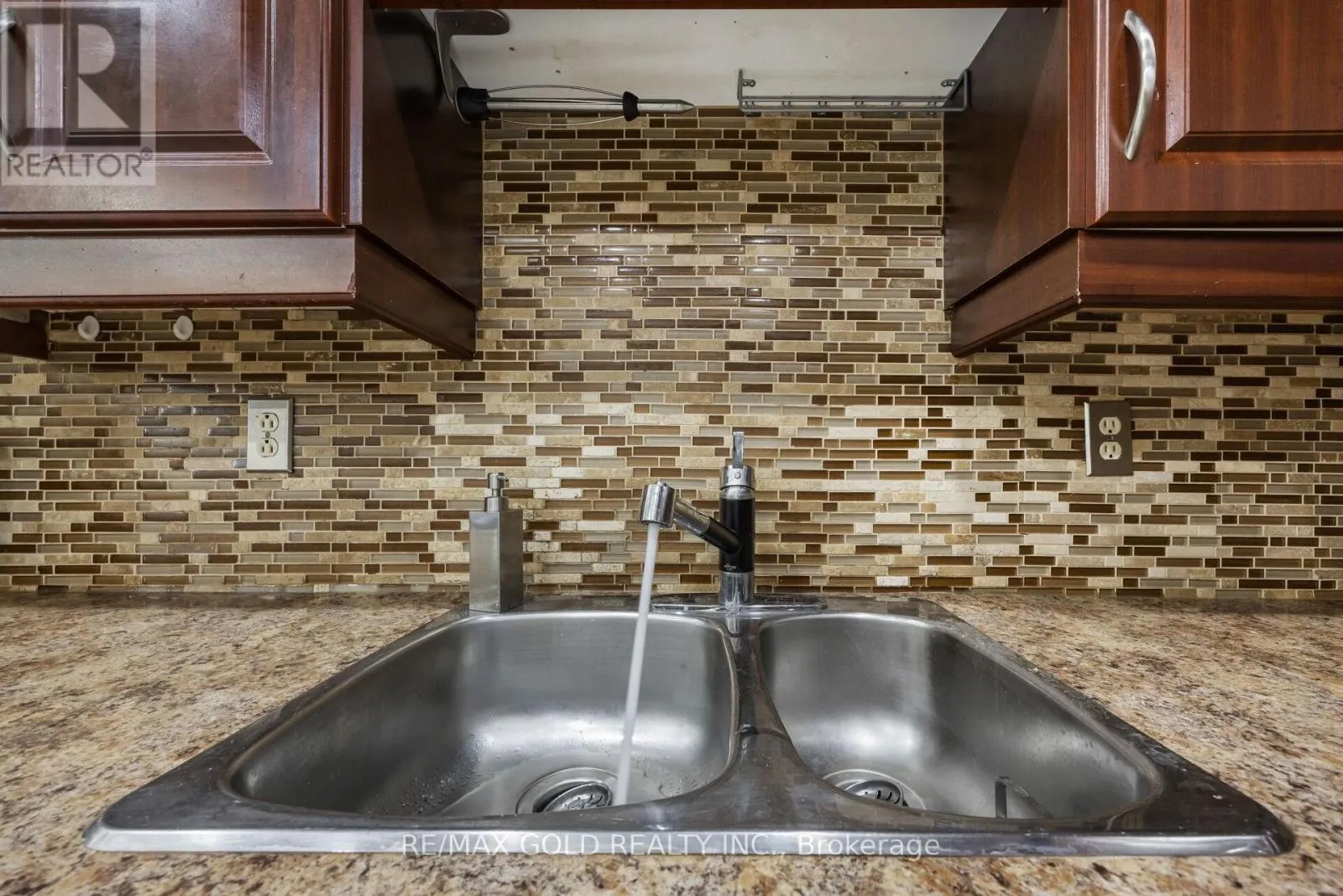 63 MOUNT FUJI CRESCENT