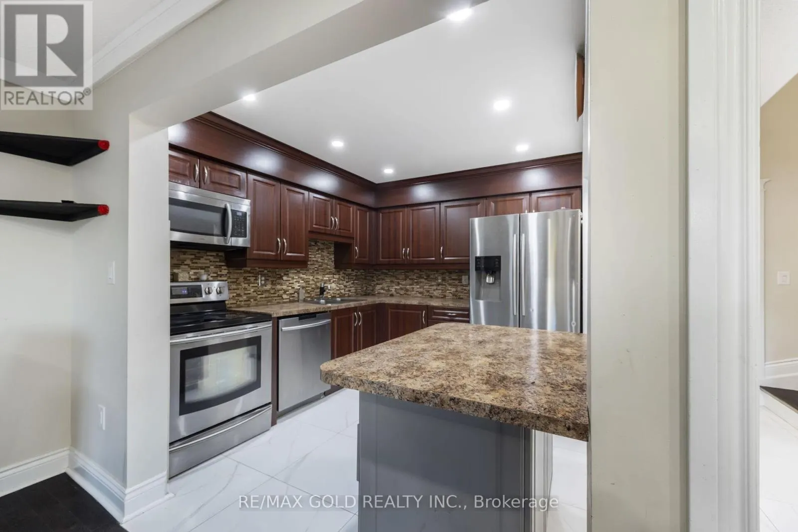 63 MOUNT FUJI CRESCENT